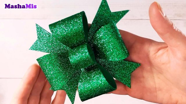 Красивый и простой подарочный бант из фоамирана / Бант на подарок.mp4