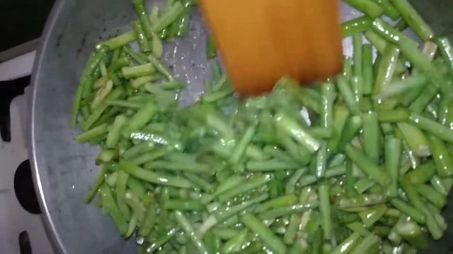 Готовлю блюдо из спаржевой фасоли сорт "вигна"