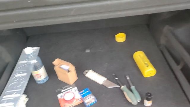 LADA GRANTA снимаю накладку крышки багажника