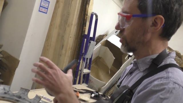 Как порезать стекло зеркало болгаркой