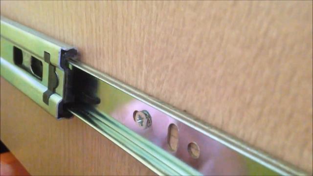 Как вытащить ящик с телескопических направляющих