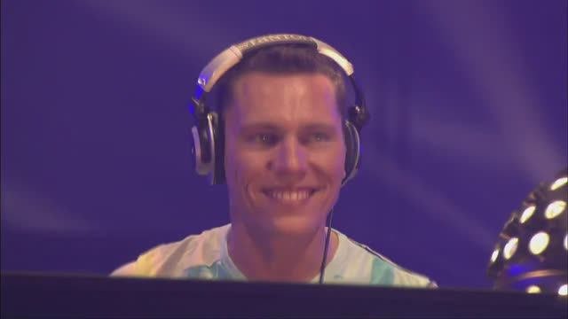 Saltwater - The Legacy (Alphazone Remix), (Tiesto live In Concert, 2003)