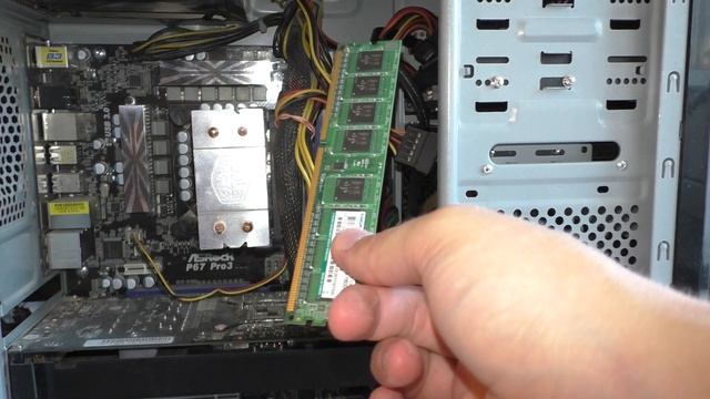 ЧЕРНЫЙ ЭКРАН при включении компьютера как исправить