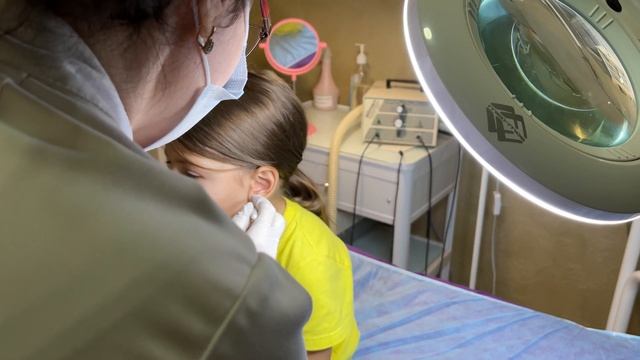 Как я проколола уши. Настя ДЕТСКИЙ ВЛОГ