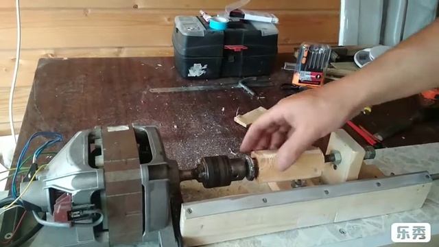 Токарный станок по дереву из мотора от стиральной машины