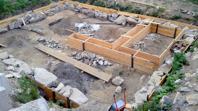 ФУНДАМЕНТ ДОМА из валунов забутовка камнем своими руками