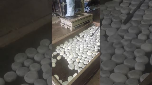 Шлифованная белая мраморная галька
