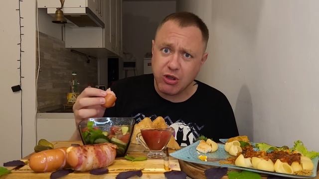 МУКБАНГ. ОБЖОР. САРДЕЛЬКИ С СЫРОМ В БЕКОНЕ, ШПИКАЧКИ. МАКАРОНЫ С СОУСОМ. САЛАТ. АСМР.MUKBANG.SAUSAG