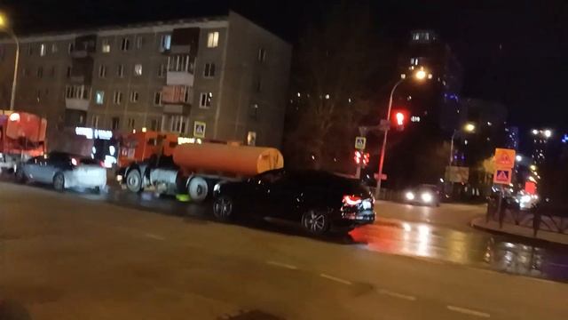 27.04.2023 Поливальные машины... поливают... красота