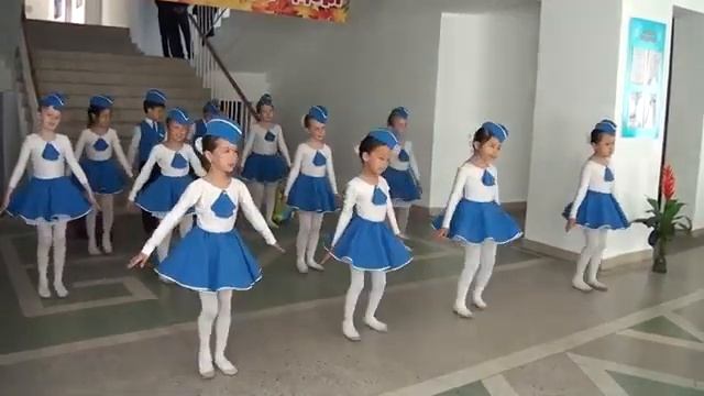 Танец стюардесс Воздушный экипаж Детский танцевальный коллектив Журавлик