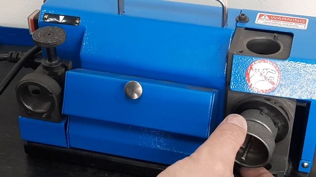 26. Заточка сверл на заточном станке для работы по дюралю.