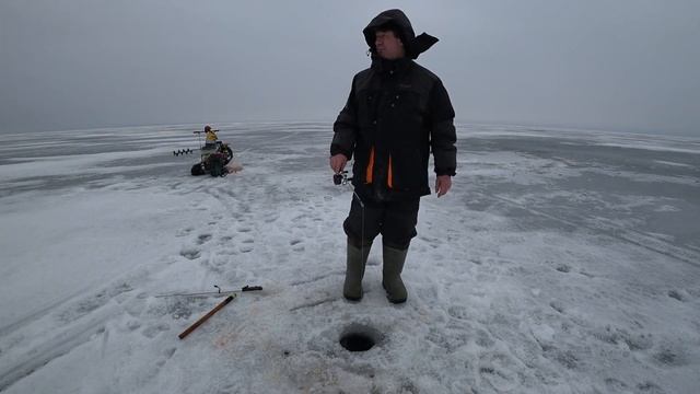 31. Ловля  КРУПНОГО налима!!! Онежское озеро. Апрель 2021г.