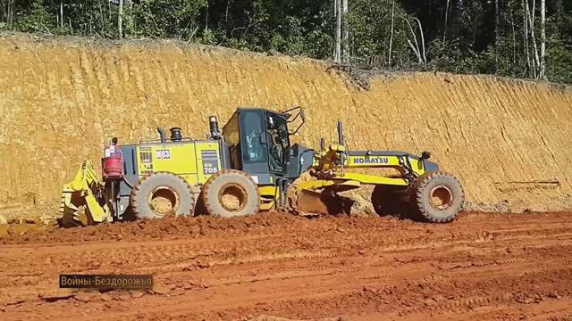 АВТОГРЕЙДЕР на Бездорожье KOMATSU GD705 для строительства дорог, Погрузка И Транспорти.. Экскаватор