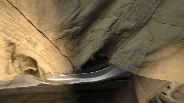 Шеви НИВА замена порогов на пофтрубу 100*100 часть 2. Одну сторону почти доварил.