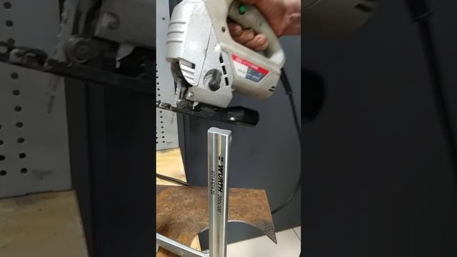 Лобзик со схемой поддержания оборотов и мощности1.