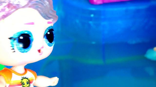 В БАССЕЙН С МОЧАЛКОЙ И ШАМПУНЕМ😱😂😂 Кто НАРУШИЛ ПРАВИЛА? БУДЕТ НАКАЗАН! Куклы ЛОЛ мультики Даринел