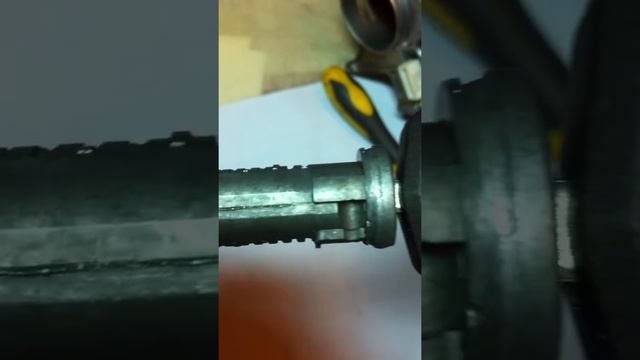 как достать личинку замка зажигания опель астра H,J тел 8-925-507-3309