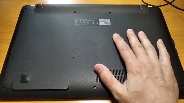 Ноутбук Asus X551M не загружается. Индикаторы светятся, тёмный экран.