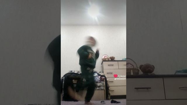 Like_7415940583153848876.mp4