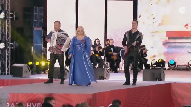 Надежда Кадышева - На поле танки грохотали; А над Вечным Огнём