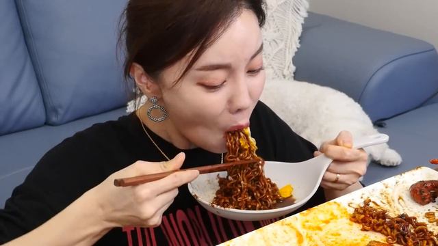 ASMR mukbang