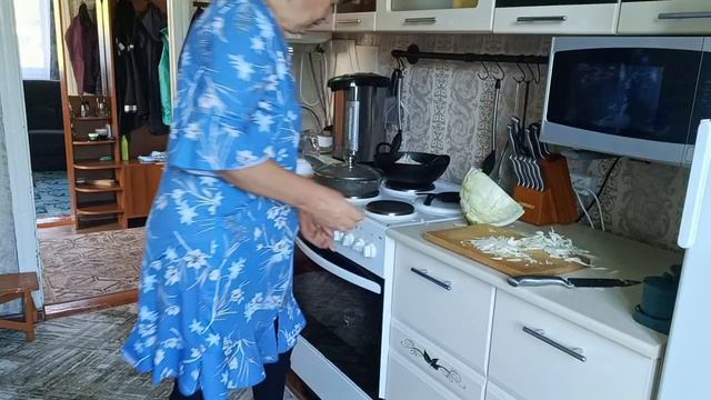 На кухне/Полезла на чердак с ревизией/.