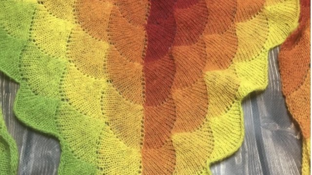 Шаль ракушки на вязальной машине