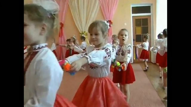 Танец для девочек  с веночками