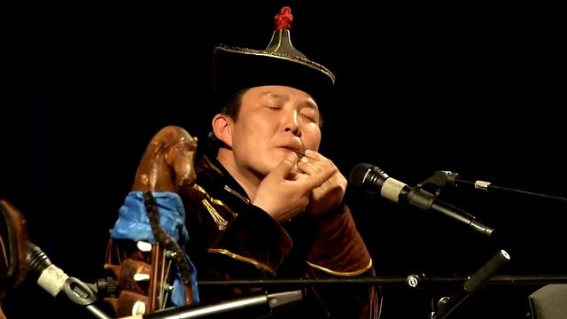 Ансамбль «Тыва» соло на хомусе Эдуард Дамдын