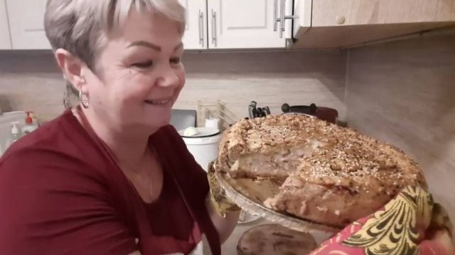 СЕГОДНЯ НА ОБЕД У НАС БУДЕТ ПИРОГ С КУРИЦЕЙ И КАРТОШКОЙ.