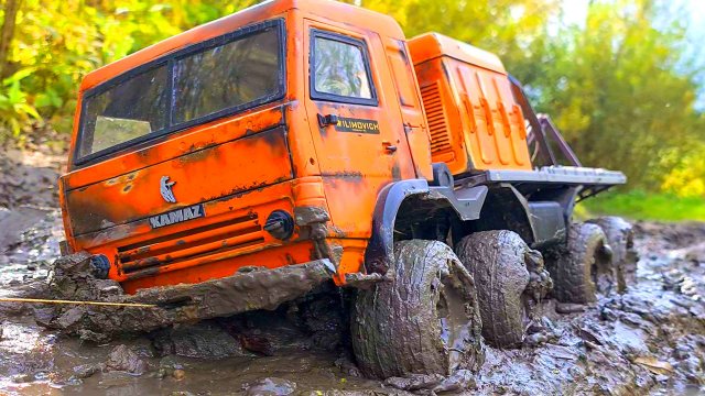Камаз 8х8 радиоуправляемый монстр в грязи и лесу!