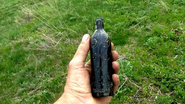 На выбитой деревне находки у всех!Красивое стекло