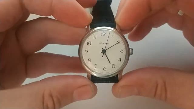 Показываю советские часы Ракета (Балтика). I am showing the Soviet watch Raketa (Baltika).