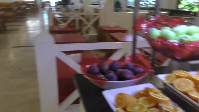 Завтрак в catamaran resort hotel (еда в отеле катамаран)