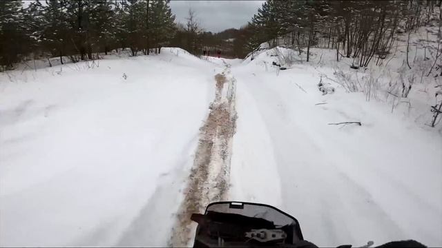 Тестирование кроссового скутера на карьере