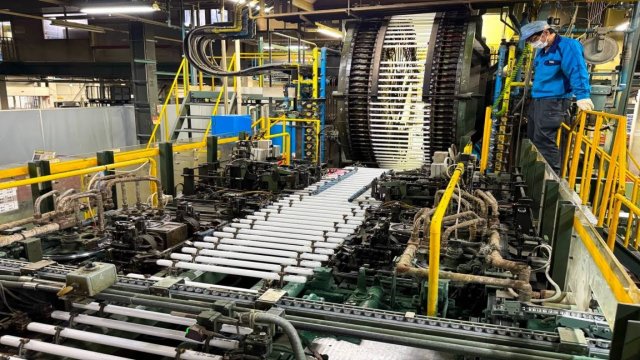 Процесс массового производства люминесцентных ламп. Японский завод №1 по производству ламп.