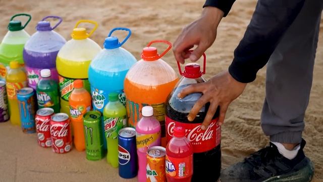 Как сделать  монстро-зоомалярию с Orbeez, воздушными шариками Mtn Dew, Чупа-чупсами, Кока-колой