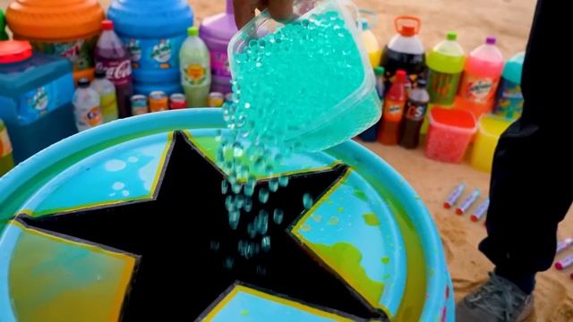 Поэкспериментируйте с фигурами  в виде сердечек и звездочек! Big Mtn Dew, Coca-Cola, Fanta, Monster,