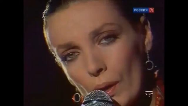 Поёт Мари Лафоре