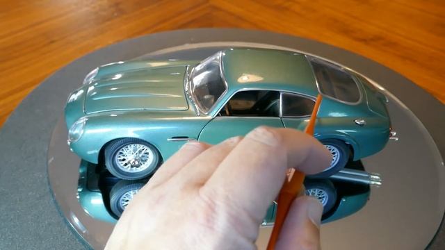 Aston Martin DB4 GT Zagato in 1:18 scale by Road Signature