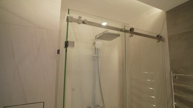 Раздвижная душевая перегородка