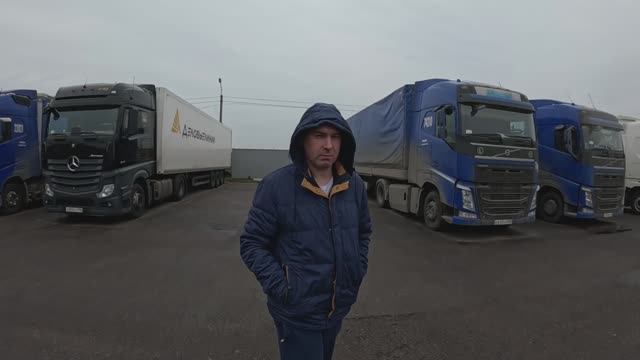 И снова стажёр. Вышел на вахту после выходных. Прогулка в Уфе. Грузимся на Деловые Линии в Валищево