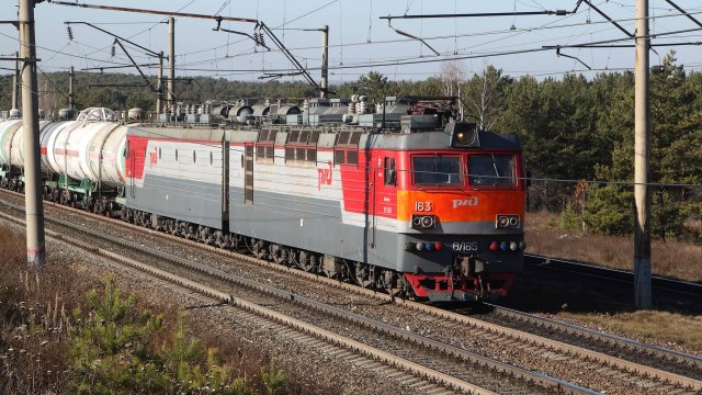 Разнообразные поезда на перегоне Мальта - Усолье-Сибирское Восточно-Сибирской железной дороги