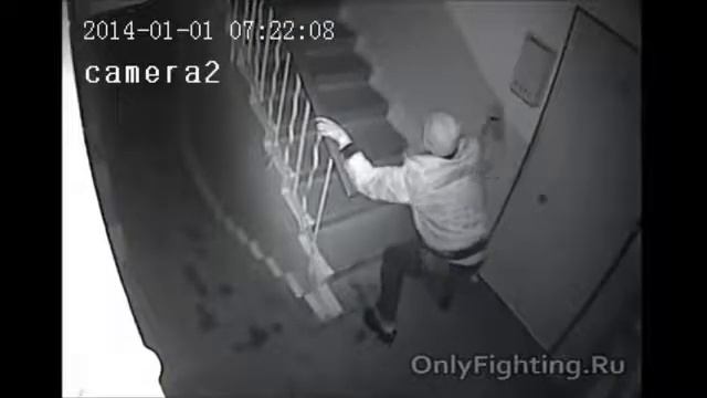 Алкаш в Подъезде
