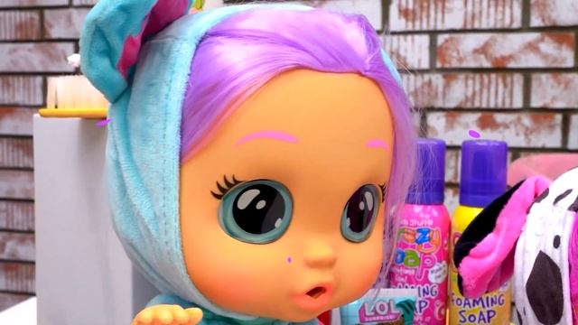 Baby doll & morning routine. Learn colors with Cry Babies dolls. Cry Babies magic tears & toys.