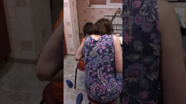 Мама учит Сына