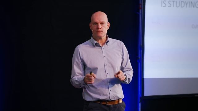 Go international: How studying abroad can change your life | Alexander Au | TEDxHumboldtMexicoCity