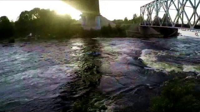 Позади Крутой поворот