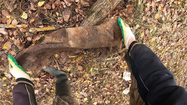 Странно, все перекопано а эту обочину не тронули... коп металлолома