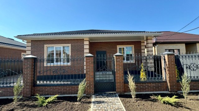 До центра Краснодара 15 минут!! Двор в плитке!!